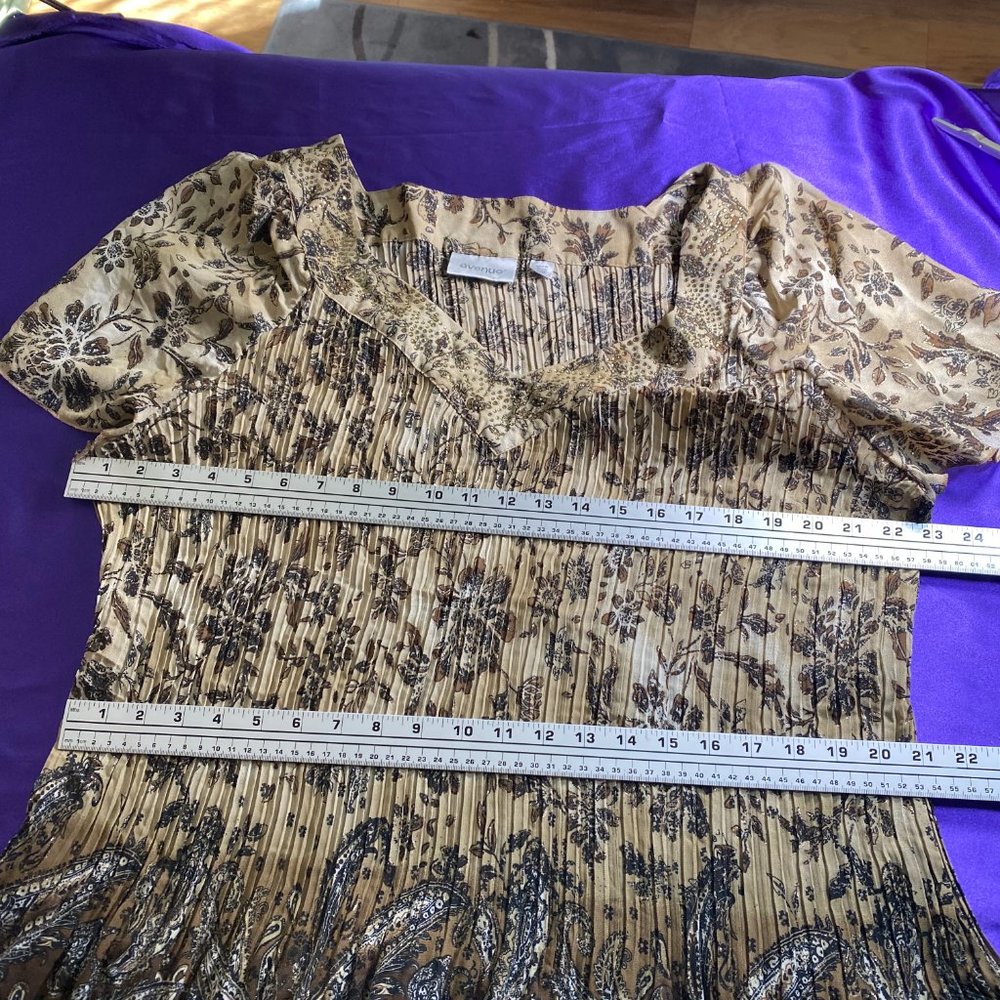 📌 Avenue Sparkling smocked Tunic - Top - Picture 10 of 14